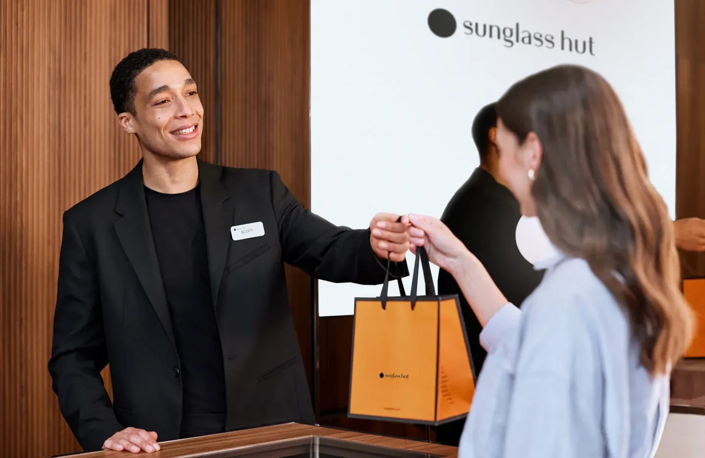 Navigating Sunglass Hut Careers: What to Expect