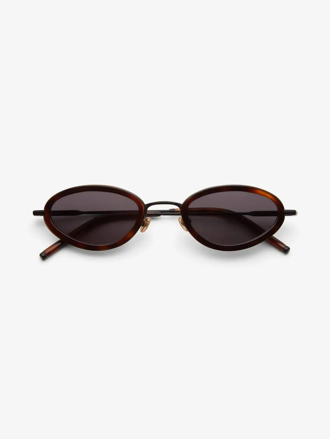 Navigating the Racks: How to Choose at a House of Sunglasses