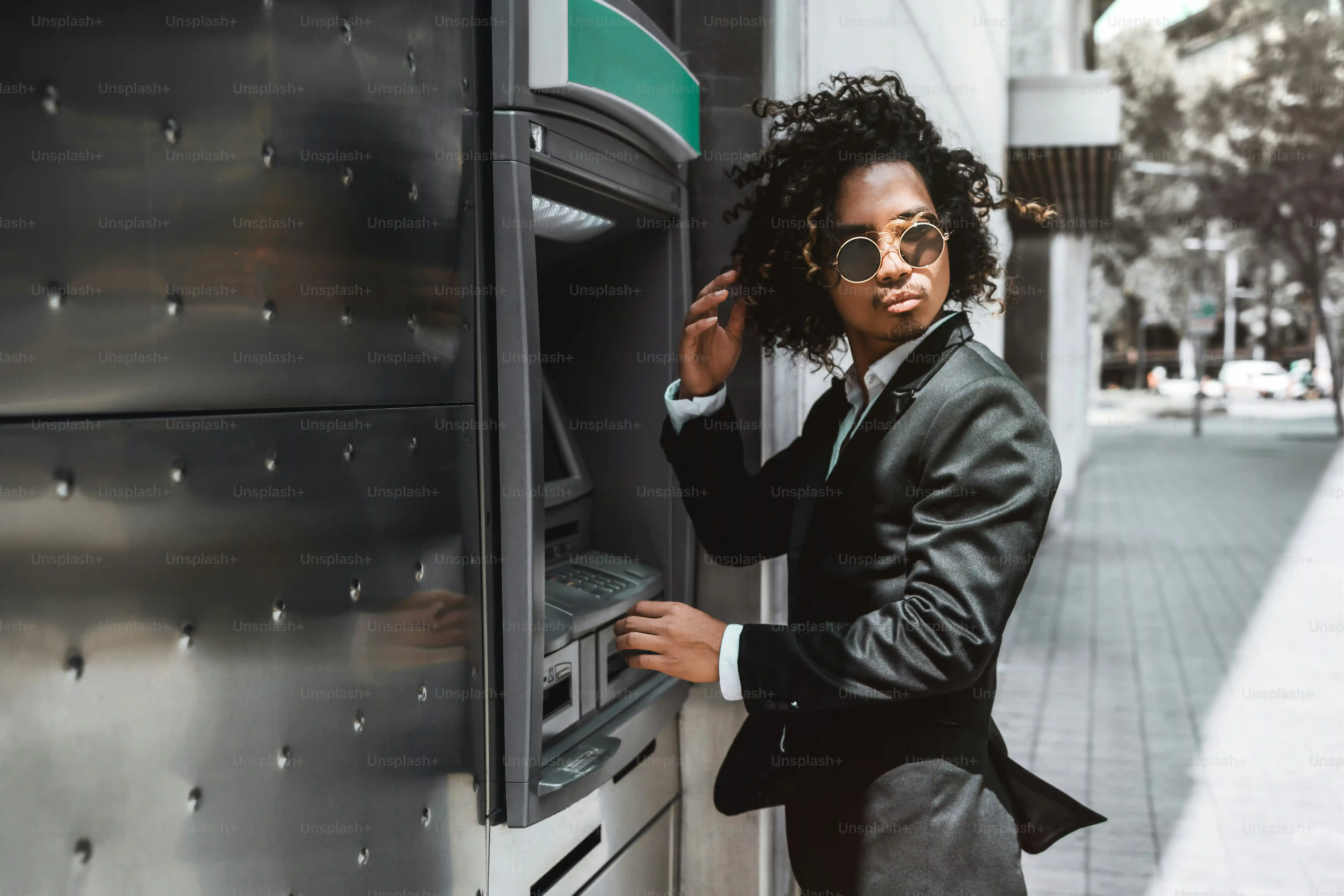 Operating Your Sunglass Kiosk for Profit